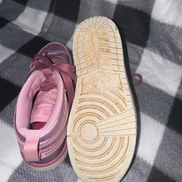 Pink Nike Jordans high top - Picture 3 of 4